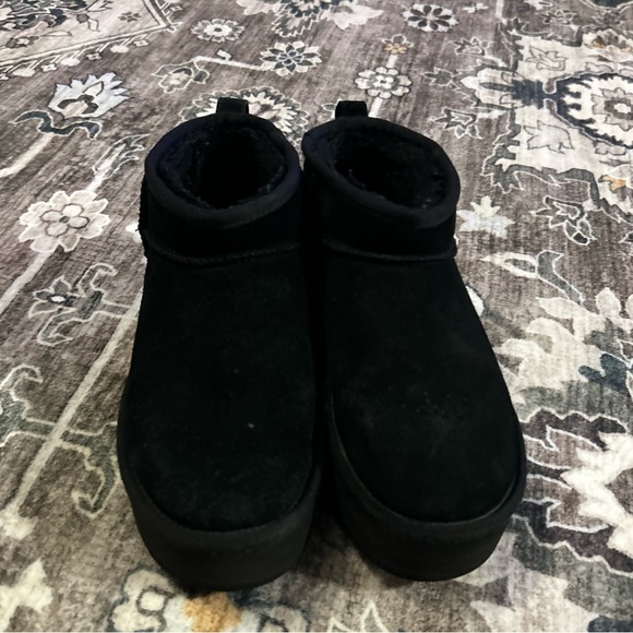 UGG BLACK SUEDE CLASSIC ULTRA MINI 2" PLATFORM ANKLE BOOTS, US 7 - Picture 2 of 6